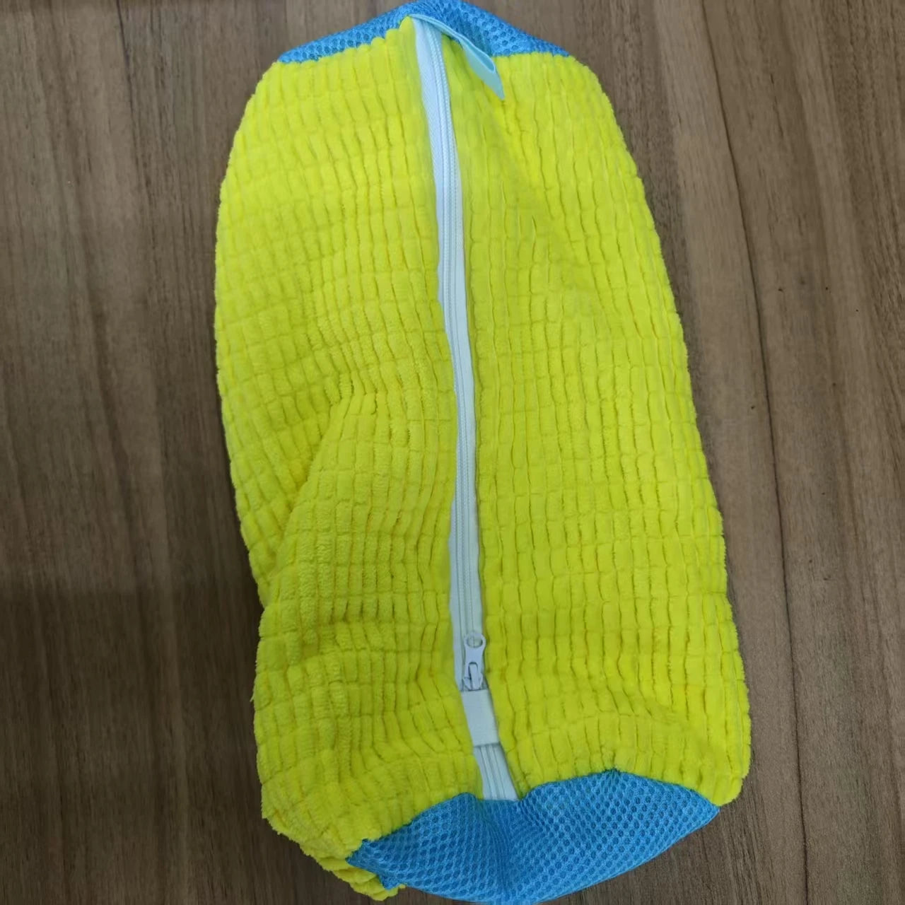 Durable Shoe Laundry Bag – Washable Mesh Bag for Sneakers & Casual Shoes, Yellow with Blue Zipper